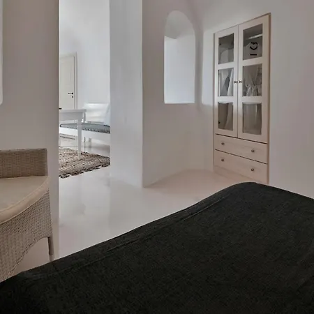 Serendipity Oia Santorini Caldera Views Hot Tub 2 Bedrooms Vila Tholos (Santorini)