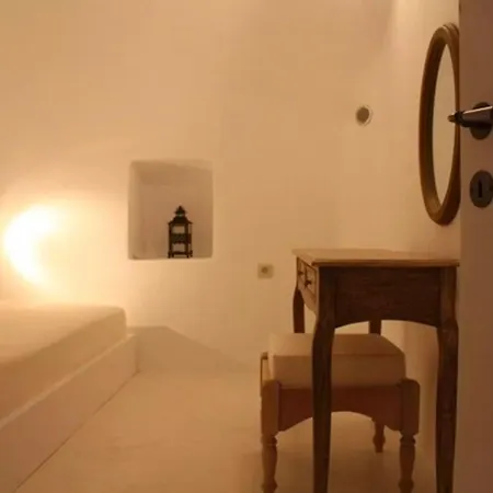 Serendipity Oia Santorini Caldera Views Hot Tub 2 Bedrooms *
